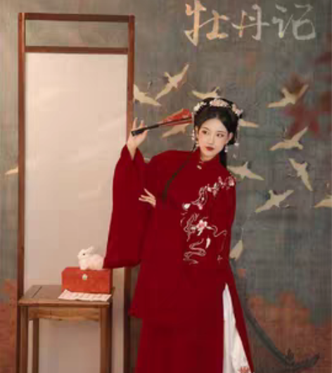 艺缕家牡丹记 仅试穿 薄款红长袄加白色下裙...