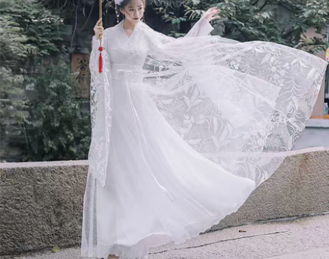 转卖白色汉服女古装秋季改良版连衣裙仙气中国...