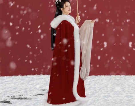转卖【年货价】红色斗篷汉服女冬款长款新娘秀...
