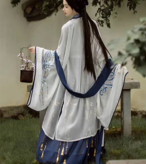 千韵岗 一次没穿过 买回来以后发现自己胖了...