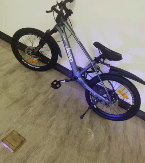 吉普jeep20寸儿童变速单车，今年满10...