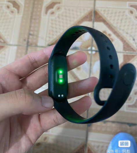 小米手环5，屏幕有划痕，因买新手表闲置卖，...