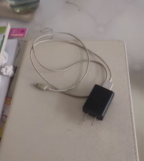 苹果手机充电器,黑色的是联想的,18包邮,...