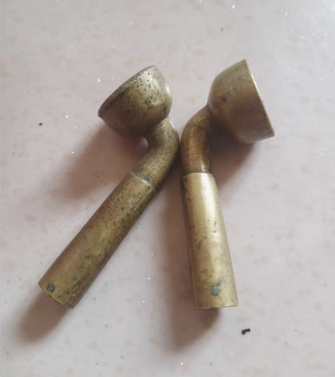 包邮铜烟锅。除了使用痕迹，基本完好。包邮。...
