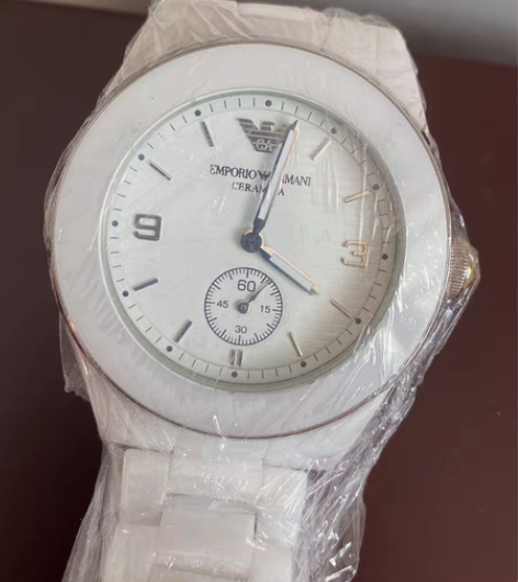 包邮正品阿玛尼白陶瓷手表 前些年买来送家人...