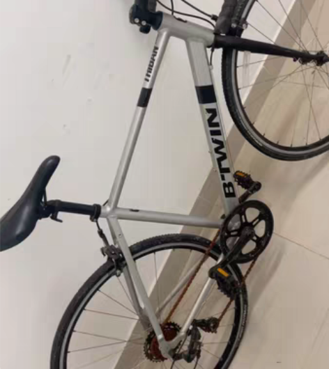 迪卡农RC100公路赛车，吃灰几年轮胎瘪了...