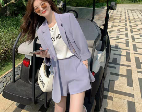 转卖【胡楚靓 城市猎人】白色休闲西装短裤女...