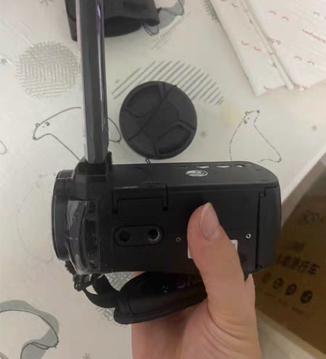 欧达AC5数码摄像机，有两块电池，一个镜头...