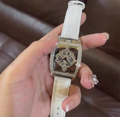 包邮【捡漏】大牌同款扑克女神时来运转手表女...