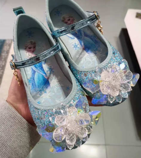 全新艾莎公主鞋，内里是皮的，鞋面是亮片合成...
