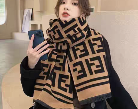 转卖【双12价】高级感~老花围巾女冬季大牌...