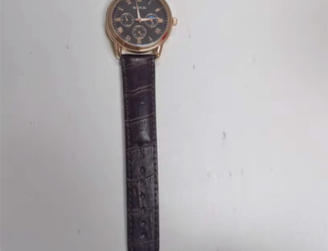 包邮本人有块闲置手表有意者可以私聊，平台交...