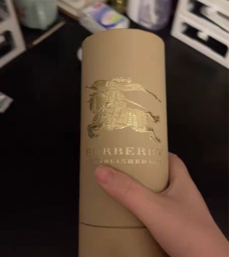 注意??出的是圆柱桶盒子，不是围巾，几年前...