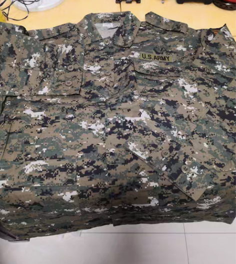 沙漠作训迷彩服，全新 感兴趣的话点“我想要...
