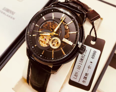 转卖罗宾尼全自动机械手表，几乎全新，没带过...