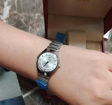 包邮全新手表，全套包装都有，所见如图，女士...