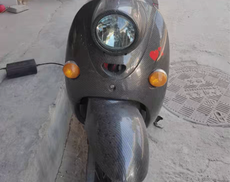 广州五羊 爱玛 改了碳纤维图案外壳 感兴趣...