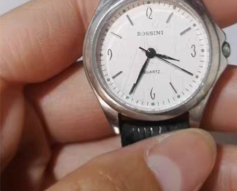 包邮罗西尼女石英表,走时正常 感兴趣的话点...