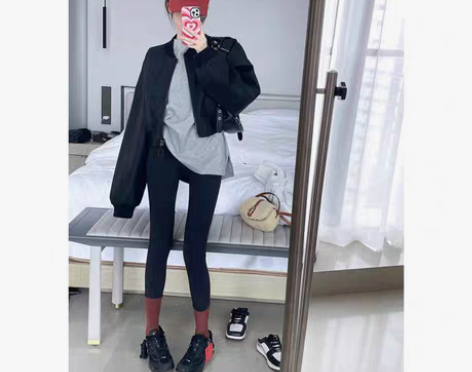 包邮皮衣棒球外套 感兴趣的话点“我想要”和...