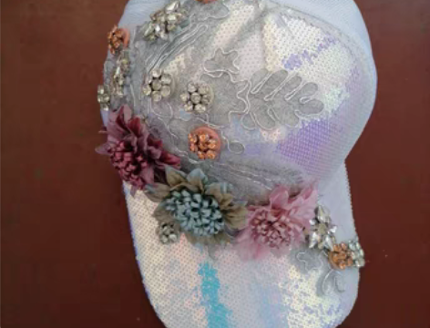 休闲棒球帽一顶。进口拉菲草帽子二顶。 深灰...