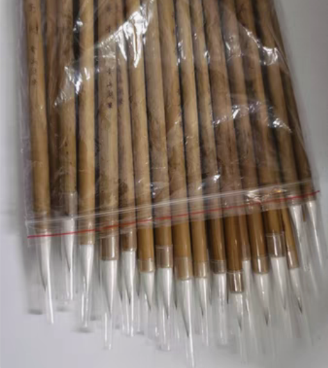 自己囤的毛笔，有大中小三种型号 笔锋包裹很...