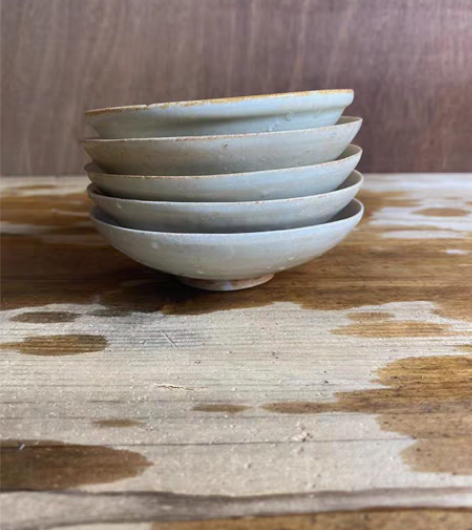 包邮北宋早期湖田窑碟子：造型秀气典雅，胎体...