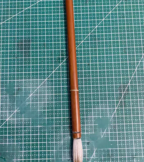 瑕疵较大且主要在笔杆上，上了两根线箍着防止...