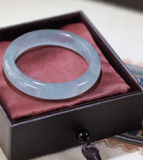 清甜如山泉，冰晴手镯，一只美到没有朋友的手...