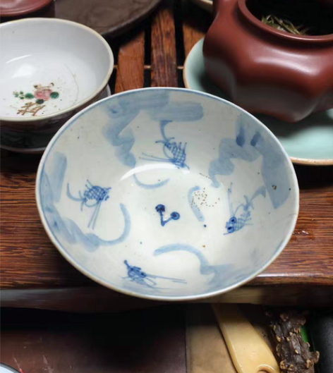 包邮酱釉青花金鱼碗。寓意:金玉满堂，景德镇...