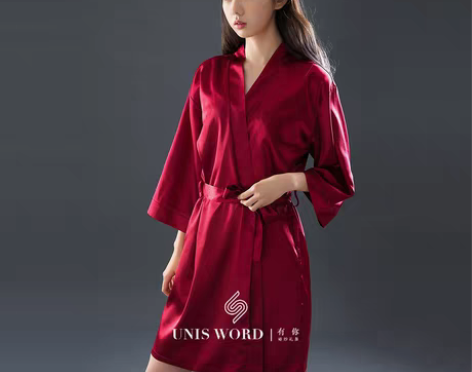 转卖新娘晨袍，婚礼头一天晚上从婚纱店拿回来...