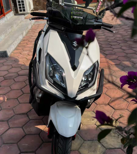 Suzuki/铃木六月份上牌，买了一辆轿车...