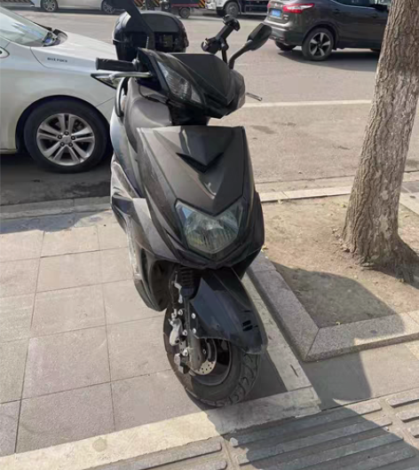 踏板摩托车！22年8月购买的，没怎么骑，1...