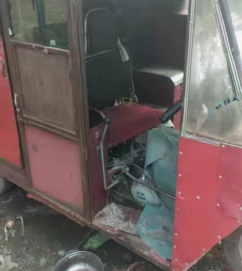 全封闭三轮车摩托车，以前县城拉人用的，换了...