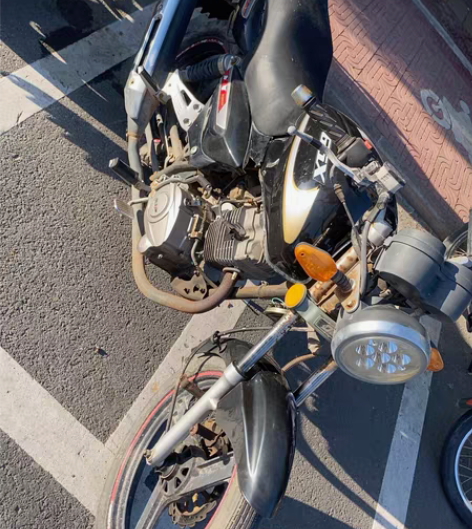 刚收到大力神150街跑摩托，没洗没刷声音斯...