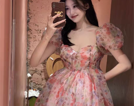 转卖法式复古碎花裙2021夏季新款大码设计...