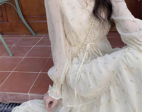 转卖2022新款春装法式小众夏季茶歇白色打...