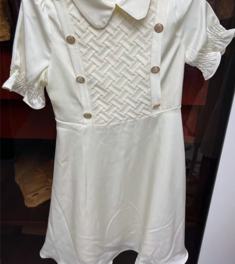 轻奢学生裙 感兴趣的话点“我想要”和我私聊...