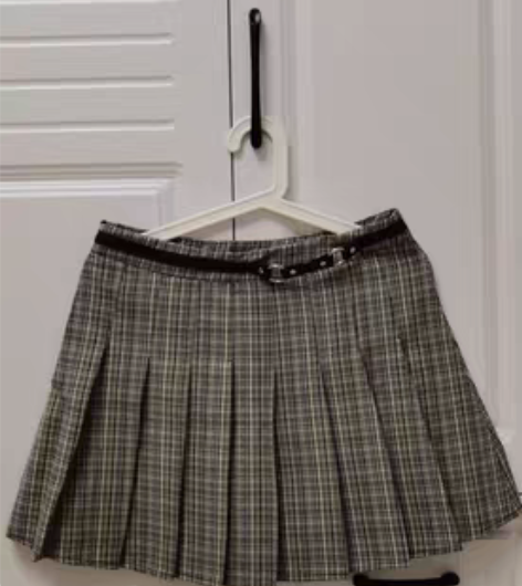包邮校园风学生裙，L码，全新，有内衬，不退...