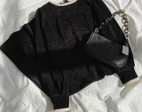 转卖春秋冬季新款小香风法式别致雪尼尔黑色连...