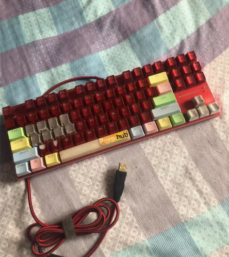 包邮雷神键盘，红轴。电脑没了，键盘放着生灰...