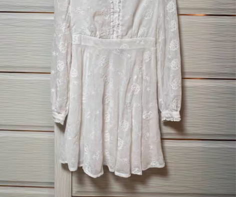 包邮Candies刺绣纯白连衣裙 拉夏贝尔...