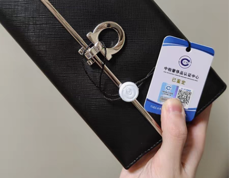 包邮正品已经中检  ferragamo 马...