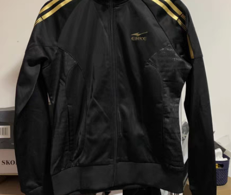 鸿星尔克外套夹克 M码经典款不会过时，挺潮...