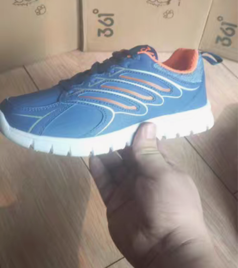 包邮【童鞋实体店倒闭清仓】 全新49.9包...