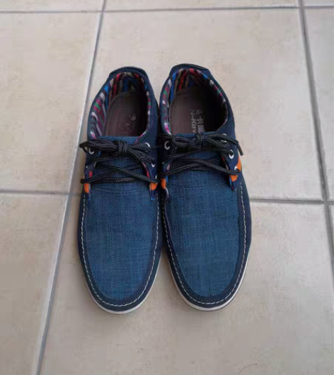 男士休闲鞋，只穿了一次，39码有点紧低价出...