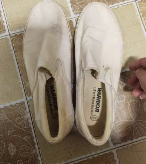 包邮回力板鞋，发黄了 感兴趣的话点“我想要...