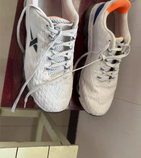 包邮特步运动鞋44码   原179  只穿...