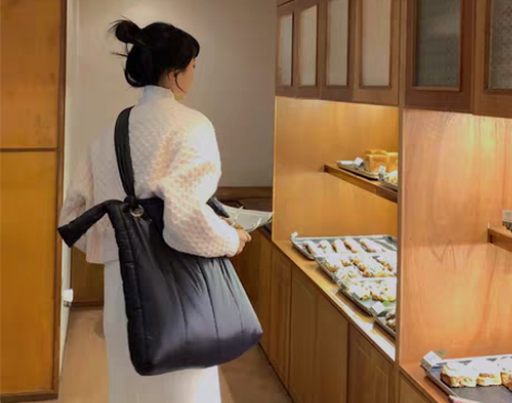 转卖黑色可调节空气棉大包手提包时尚单肩包女...