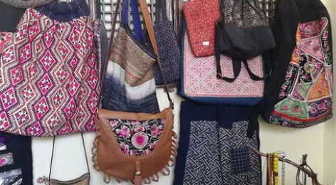 老物新作，都是很好看的老织锦，内衬也是老土...