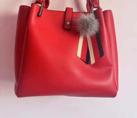 包邮稻草人红色单肩包女士，随机送化妆品或护...